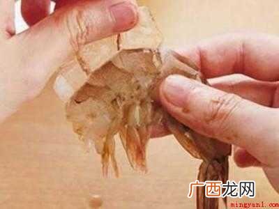 活虾怎么快速剥虾壳的具体操作步骤 活虾怎么快速剥虾壳