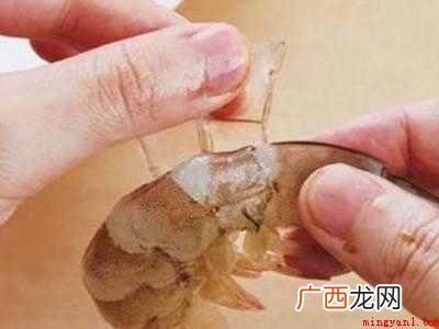 活虾怎么快速剥虾壳的具体操作步骤 活虾怎么快速剥虾壳