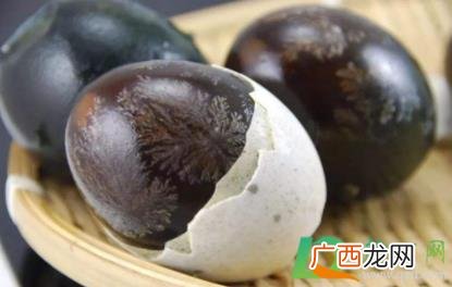 皮蛋坏了吃了中毒吗可能会中毒 怎么看皮蛋是不是坏掉了