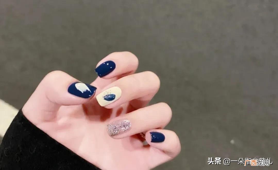 什么颜色的指甲油显得手白 黄皮显手白的美甲颜色