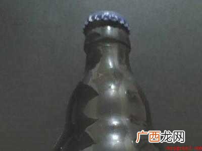 用打火机怎么撬开啤酒瓶的具体操作步骤 用打火机怎么撬开啤酒瓶