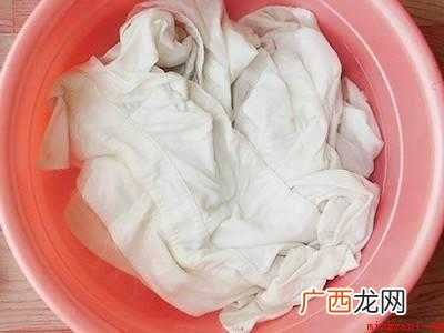 长霉点的衣服怎么洗的具体操作步骤 长霉点的衣服怎么洗