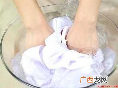 长霉点的衣服怎么洗的具体操作步骤 长霉点的衣服怎么洗