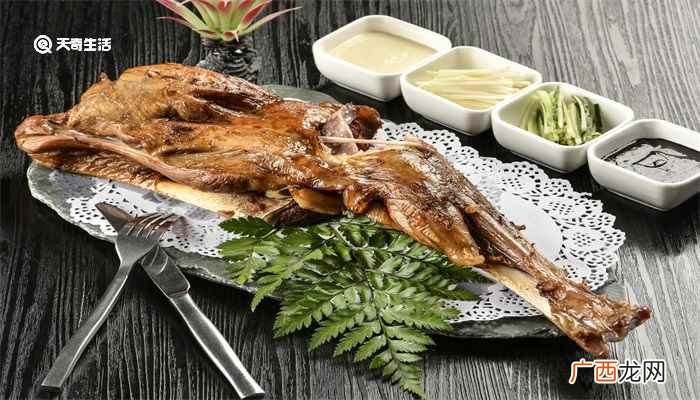 喀什美食有烤包子、烤全羊、烤羊肉串、清炖羊肉、馕坑烤肉、抓饭 喀什美食有哪些
