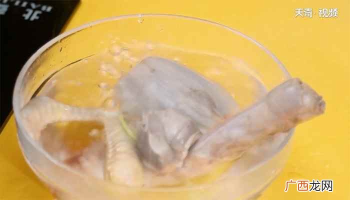 鸭脖、鸭胗、鸭翅、藕煮熟的步骤 周黑鸭的做法