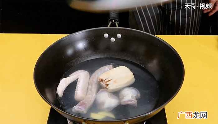 鸭脖、鸭胗、鸭翅、藕煮熟的步骤 周黑鸭的做法