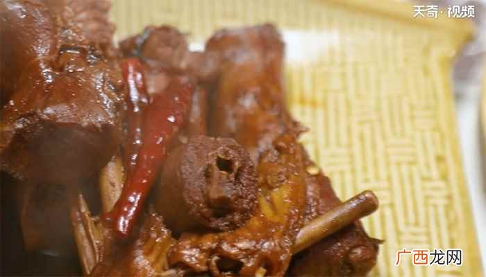 鸭脖、鸭胗、鸭翅、藕煮熟的步骤 周黑鸭的做法