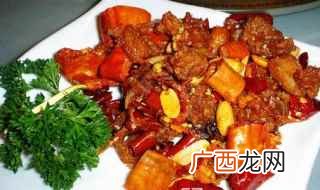 兔腿、干辣椒、生抽、白糖、鸡粉、麻椒、香菜 麻辣兔肉的做法有哪些步骤