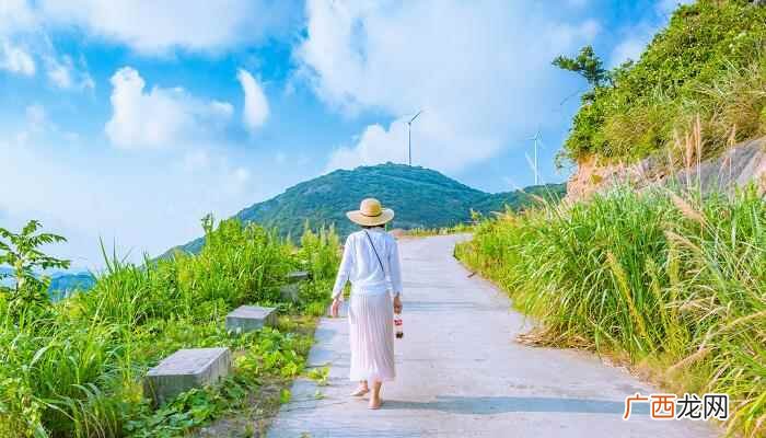 顾城的《远和近》出自《黑眼睛》 远和近的出处