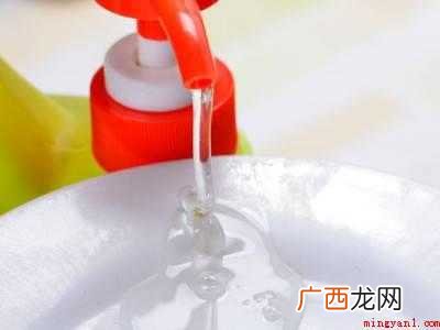 食用油倒了一地怎么办的具体操作步骤 食用油倒了一地怎么办