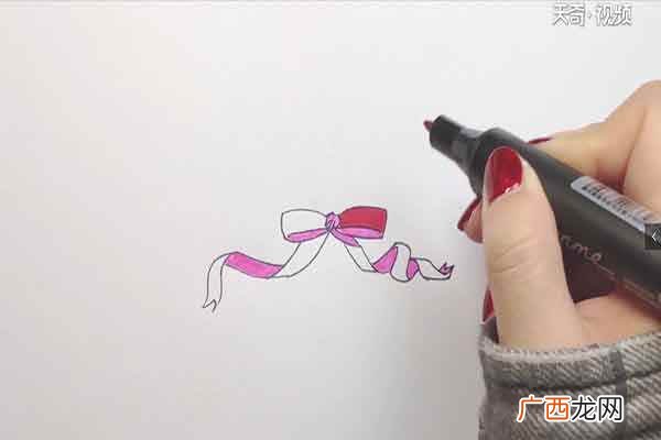 蝴蝶结的外形怎么涂色 蝴蝶结简笔画