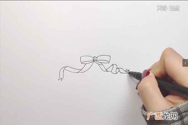 蝴蝶结的外形怎么涂色 蝴蝶结简笔画