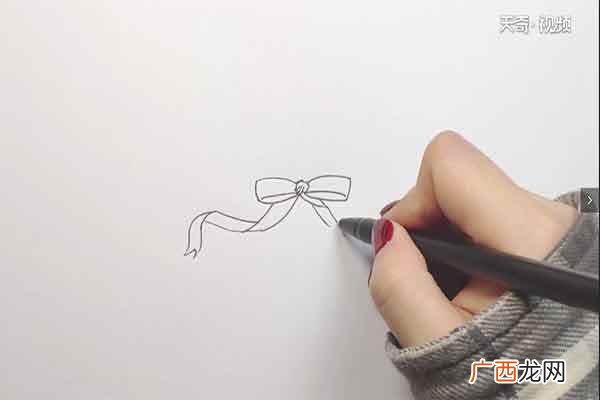 蝴蝶结的外形怎么涂色 蝴蝶结简笔画