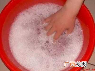 裤子晒变色了怎么恢复的具体操作步骤 裤子晒变色了怎么恢复
