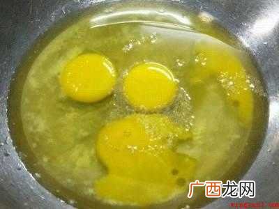 孔雀蛋怎么吃共有3个步骤 孔雀蛋怎么吃