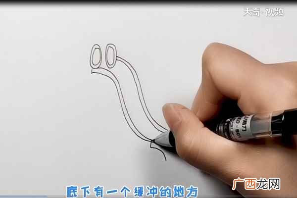 滑梯部分涂上黄色就行了 滑梯简笔画