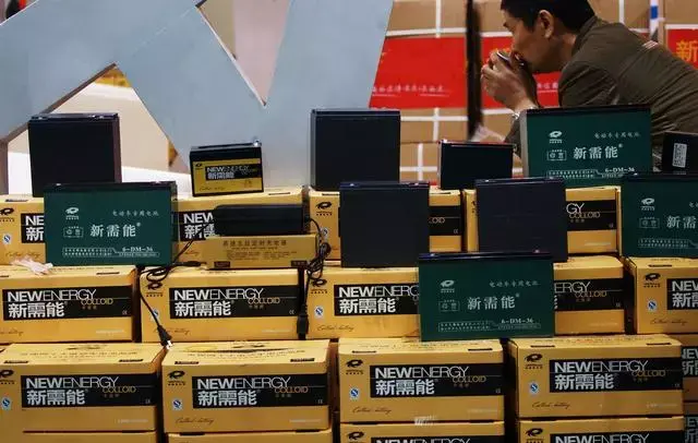 电动车电池正常寿命时间 电动车的电池一般能用多少年