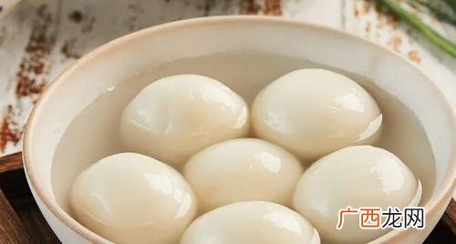 汤圆煮熟了放在开水里吗 汤圆煮熟了放在凉水里还是热水里