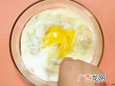 香蕉的吃法有哪些共有3个步骤 香蕉的吃法有哪些