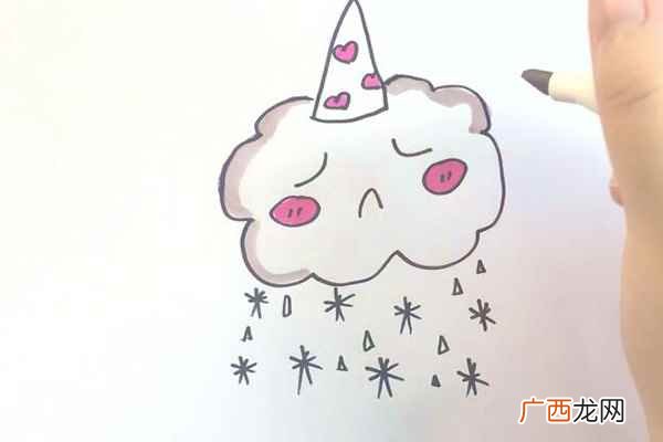 我们先画出一顶小帽子。 下雪简笔画