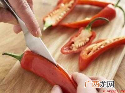 辣椒怎样处理一下不辣的具体操作步骤 辣椒怎样处理一下不辣