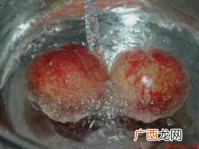 桃子怎么去毛的具体操作步骤 桃子怎么去毛