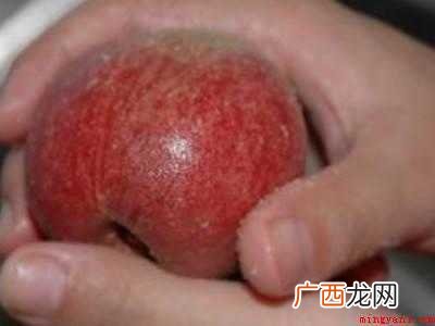 桃子怎么去毛的具体操作步骤 桃子怎么去毛