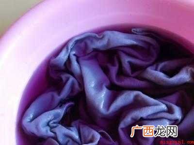 黑色衣服漂白变铁锈红怎么办