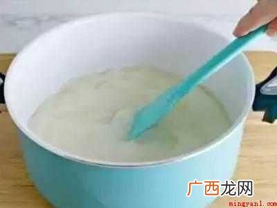 黑色衣服漂白变铁锈红怎么办