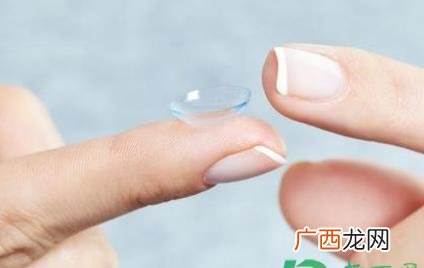 隐形眼镜必须泡够24小时才能戴吗 隐形眼镜新开封必须泡吗