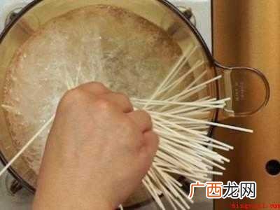 怎样煮面条的具体操作步骤 怎样煮面条