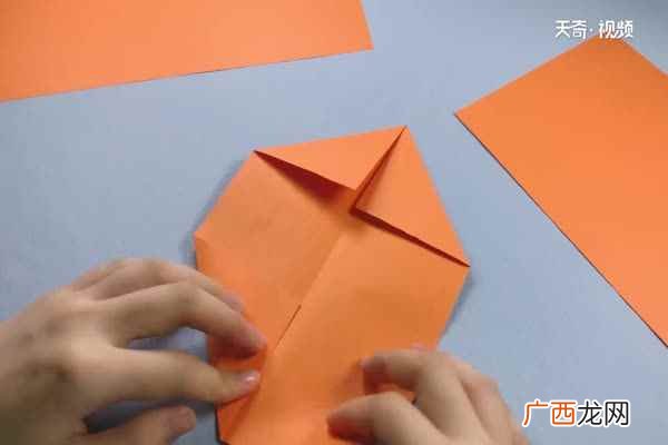 A4彩纸怎么折叠 手里剑的折法