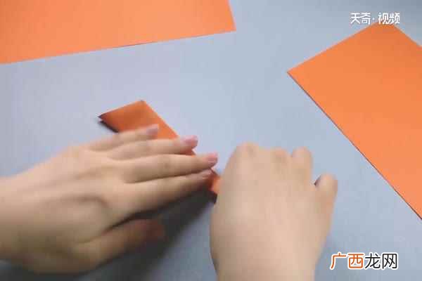 A4彩纸怎么折叠 手里剑的折法