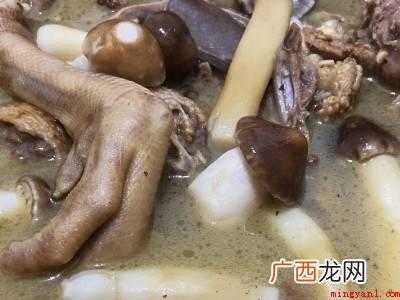 老鹅煲汤加什么材料共有4步 老鹅煲汤加什么材料