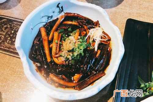 苏州特色菜主要有红烧狮子头、叫花鸡、松鼠鳜鱼、樱喜桃肉、响油 苏菜有什么特色菜