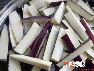 怎样炒茄子不变色又好吃的具体操作步骤 怎样炒茄子不变色又好吃