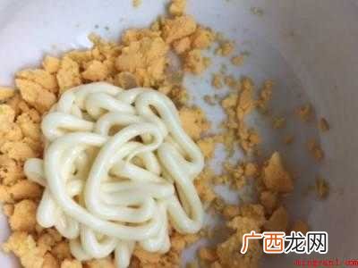 黄芥末酱怎么吃的具体操作步骤 黄芥末酱怎么吃