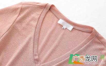 衣服背后汗渍霉点去除方法 夏季衣服上的汗渍发霉点怎么清洗