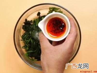 果仁菠菜怎么做的具体操作步骤 果仁菠菜怎么做