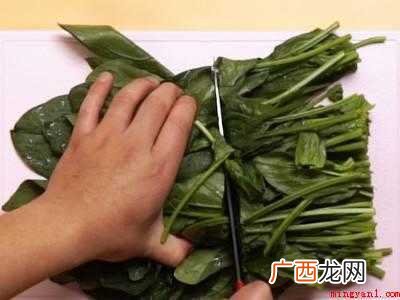果仁菠菜怎么做的具体操作步骤 果仁菠菜怎么做