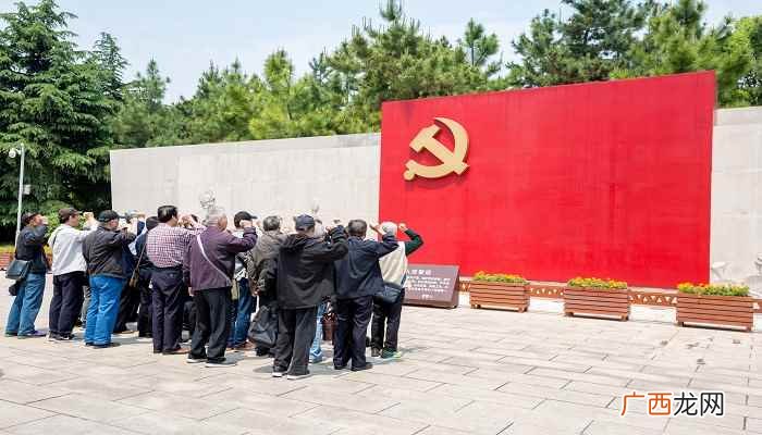 长沙秋景的描绘和对青年时代斗争生活的回忆 粪土当年万户侯粪土是什么意思