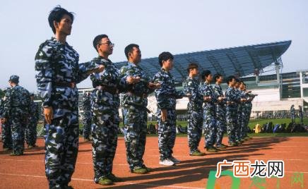 大学军训教官都是现役军人吗 大学军训的教官是真正的军人吗