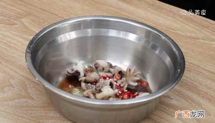 八爪鱼怎么做最好吃这个步骤很简单 白灼八爪鱼的做法