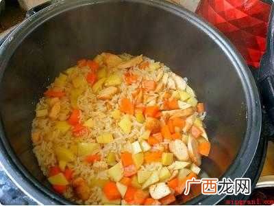 闷饭菜怎么弄的具体操作步骤 闷饭菜怎么弄