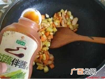 闷饭菜怎么弄的具体操作步骤 闷饭菜怎么弄