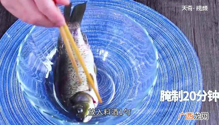 鲫鱼怎么做好吃 小鱼焖豆腐怎么做