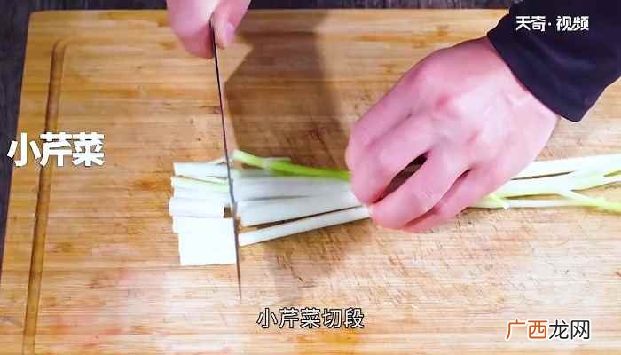 鲫鱼怎么做好吃 小鱼焖豆腐怎么做