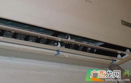 空调挂机出风口滴水什么原因呢 挂机空调出风口滴水怎么回事