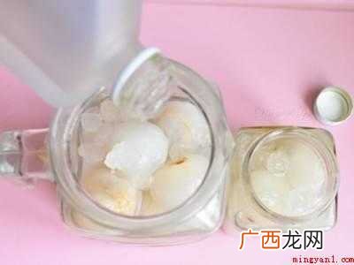 怎么泡荔枝酒的具体操作步骤 怎么泡荔枝酒
