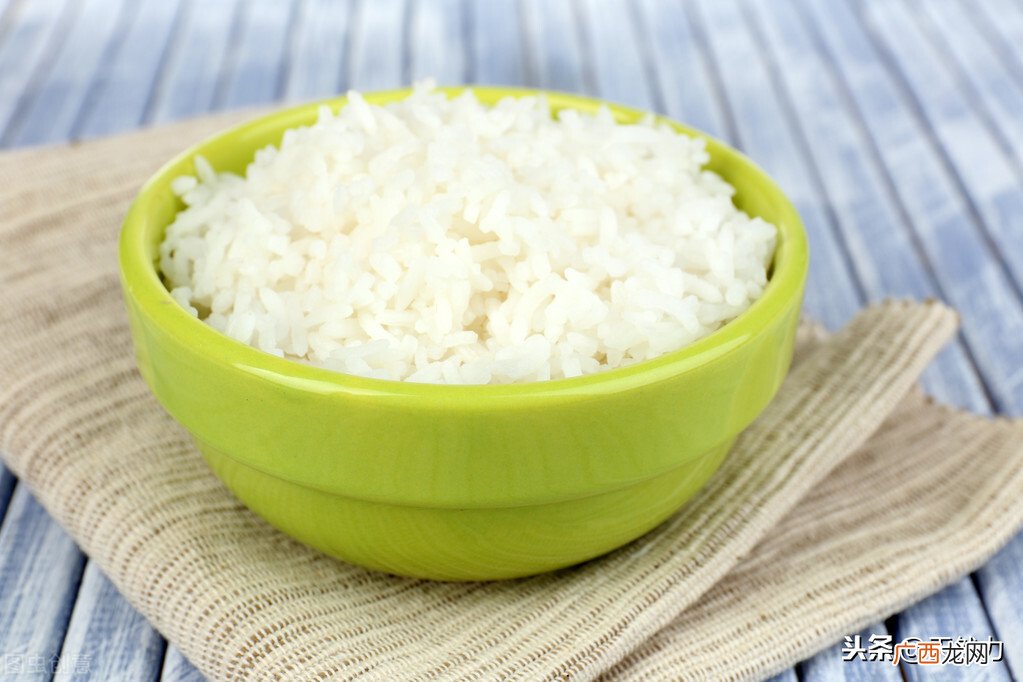 水和大米的比例多少煮的大米饭最好吃 米饭和水的比例